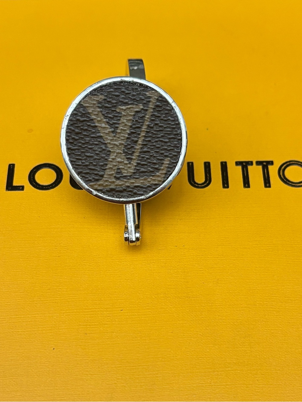 Louis Vuitton Glossy Handbag
Bag Purse
Hanger Hook Holder, Silver
Tone LV